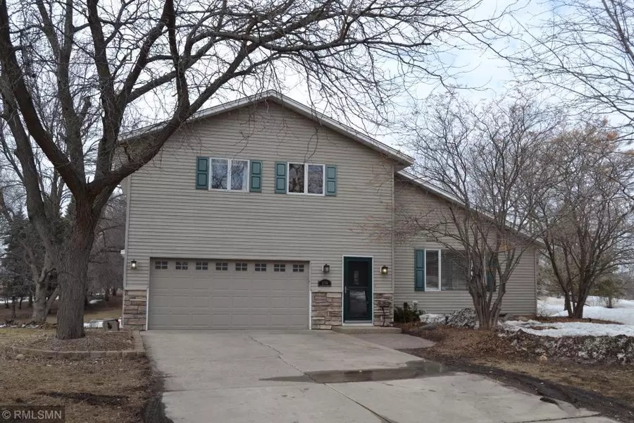 2790 Fairway DR NE, Willmar, MN 56201