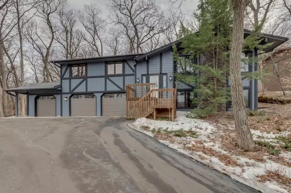 Minnetonka, MN 55305,2401 Forest Meadow CIR