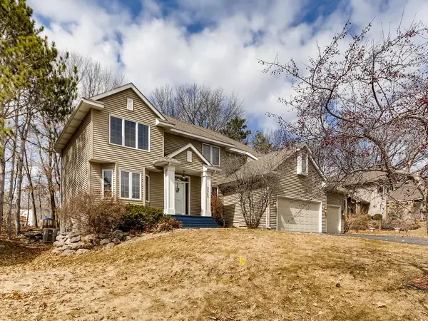 9040 Duckwood TRL, Woodbury, MN 55125