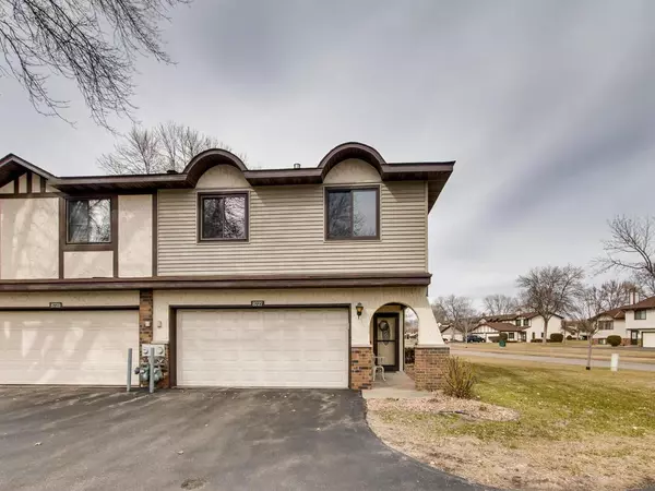 8727 Maplebrook Pkwy N, Brooklyn Park, MN 55445