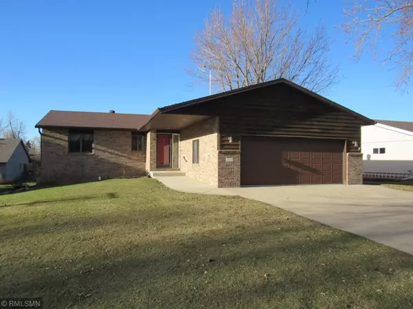 1948 Driftwood AVE, Worthington, MN 56187