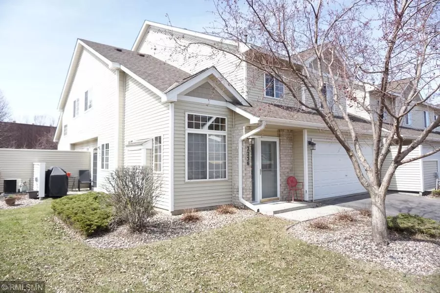 2256 River Rock LN, Shakopee, MN 55379