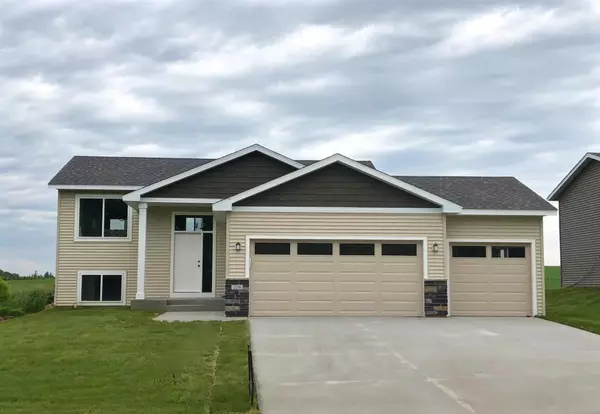 208 Whitetail LN, Kenyon, MN 55946