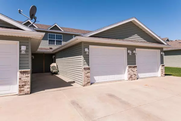 1821 Daniel LN NE, Stewartville, MN 55976