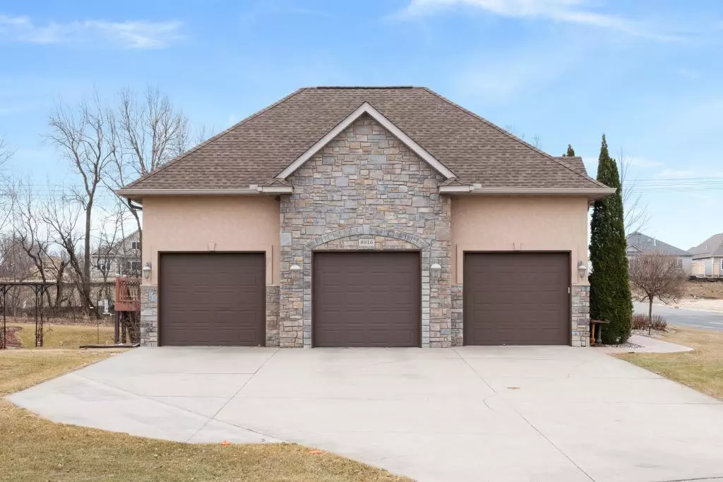 Shakopee, MN 55379,8916 Whispering Oaks TRL