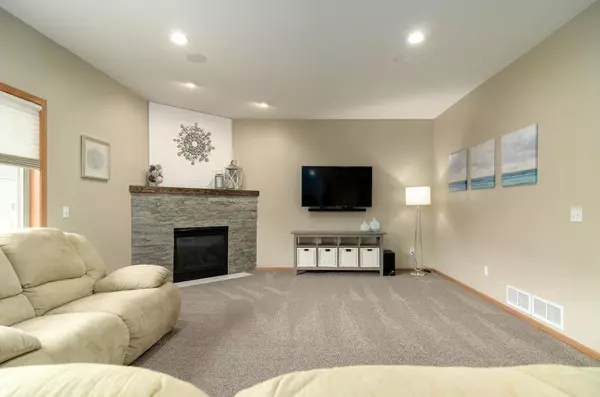 Shakopee, MN 55379,8840 Whispering Oaks Alcove