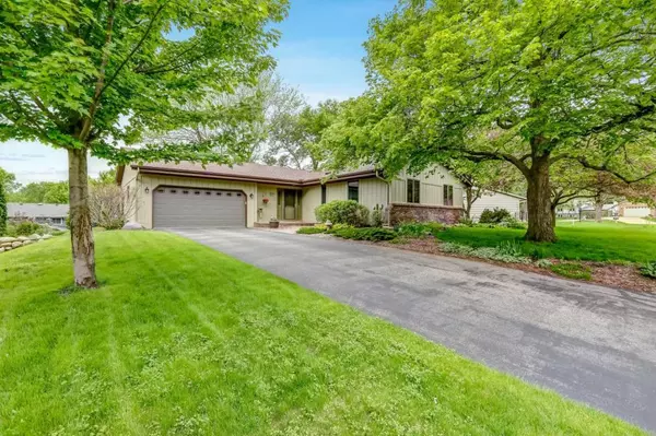 14351 Golf View DR, Eden Prairie, MN 55346