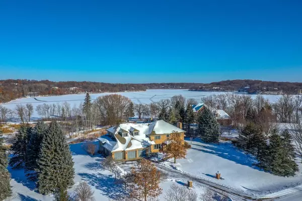 12 Spring Marsh LN, North Oaks, MN 55127