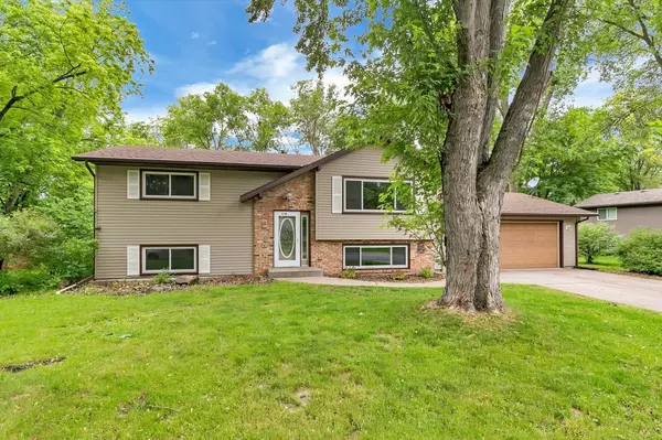 Saint Cloud, MN 56303,817 Maywood DR