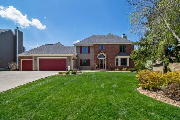 3528 Williamsburg Pkwy, Woodbury, MN 55129