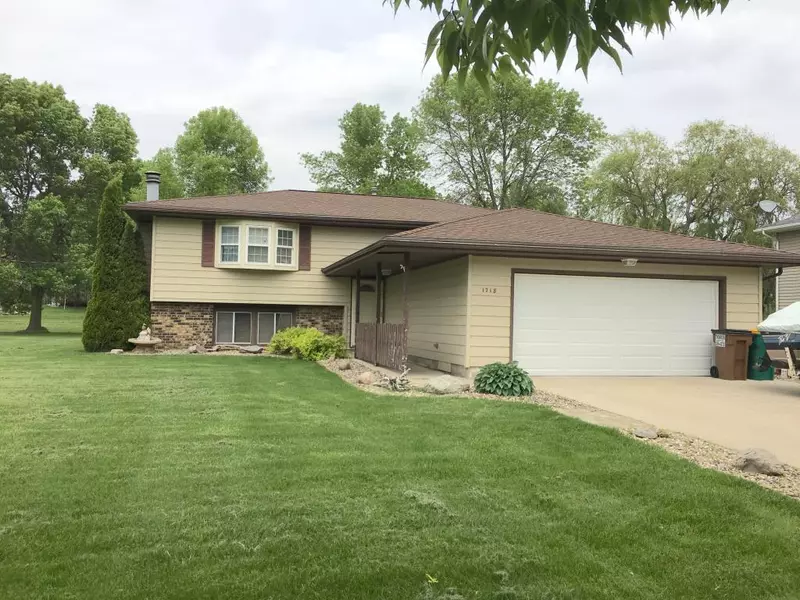 1718 Canary DR, Albert Lea, MN 56007