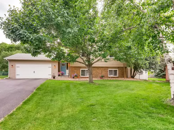 1725 S Meadowwood CT, Brooklyn Park, MN 55444