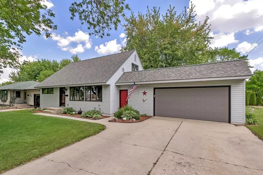 727 Washburne AVE, Paynesville, MN 56362