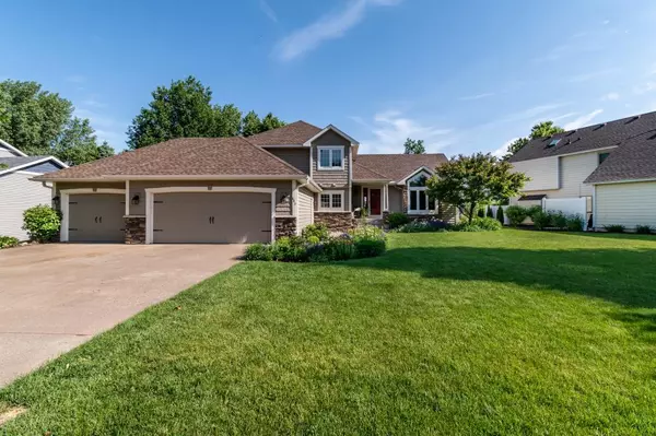 643 Crimson Leaf TRL, Eagan, MN 55123