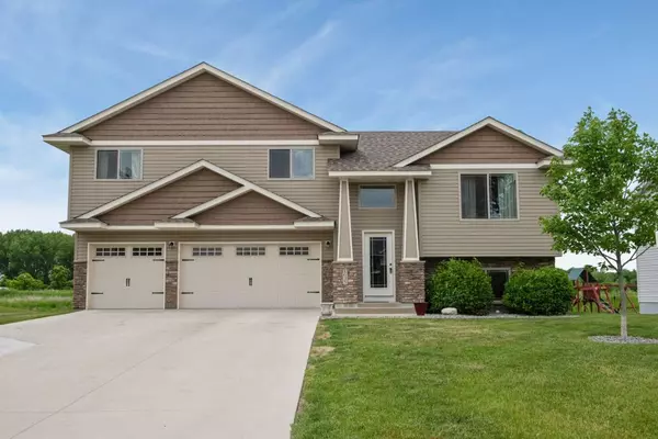 1635 Pinecone LN, Mayer, MN 55360