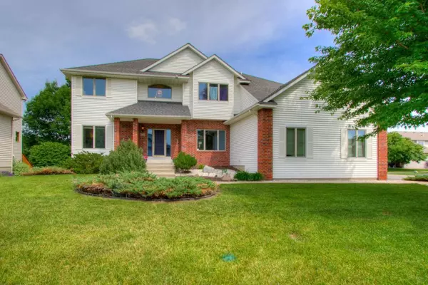 8700 Stratford XING, Brooklyn Park, MN 55443