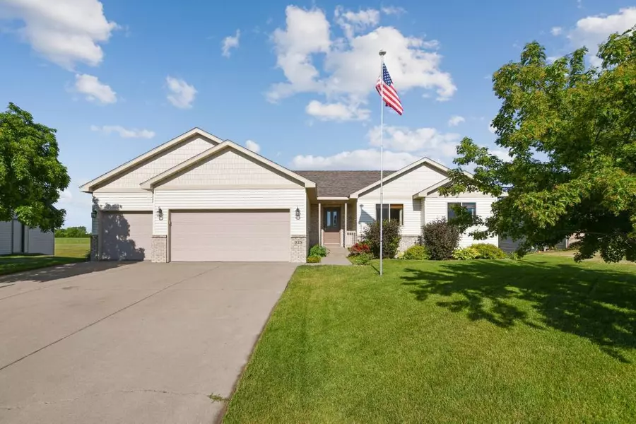 925 Isabella AVE, Clearwater, MN 55320