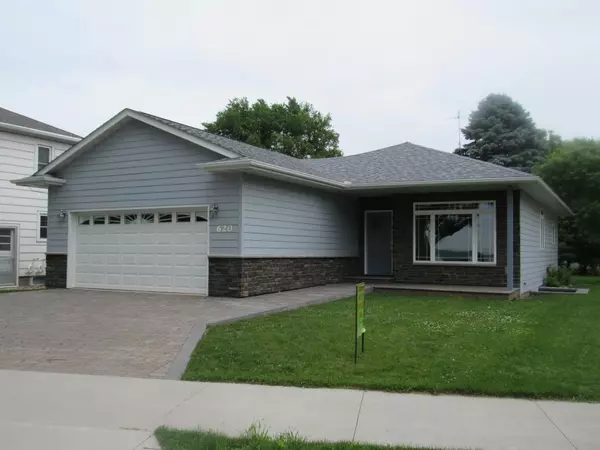 620 Lake ST, Worthington, MN 56187