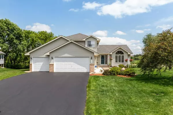 1055 Heather DR, Woodbury, MN 55129