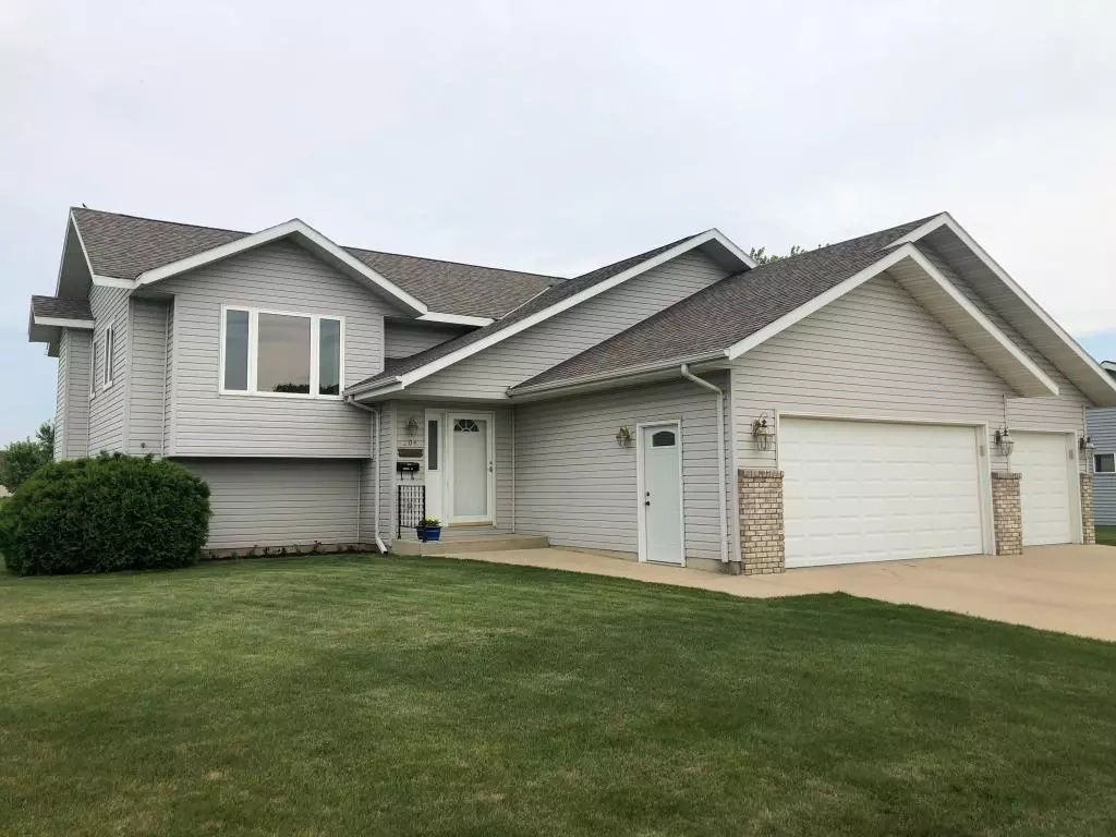 Marshall, MN 56258,204 Rainbow DR