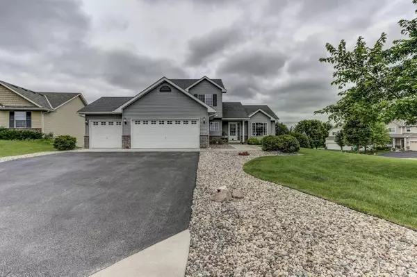 809 Golden Oak ST NE, Lonsdale, MN 55046