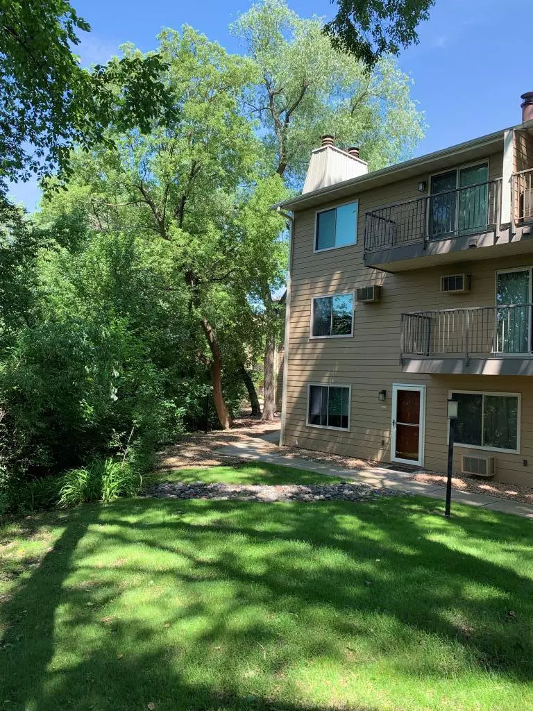 Saint Louis Park, MN 55416,2060 Ridge DR #16