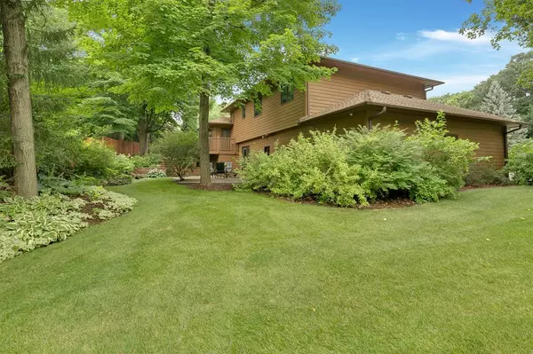 Eden Prairie, MN 55346,18585 Kristie LN