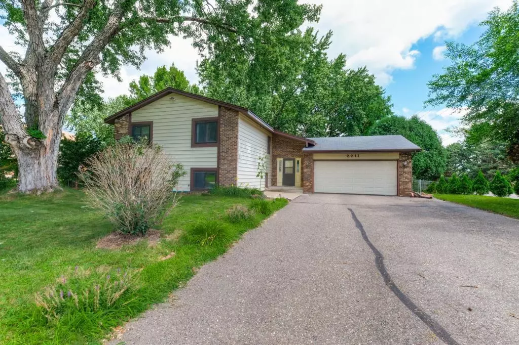 New Brighton, MN 55112,2211 Daisy CT