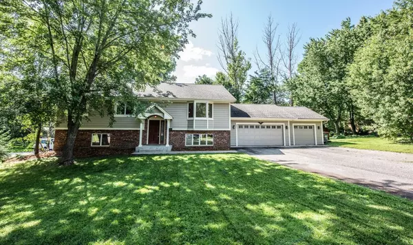 9021 Staring LN W, Eden Prairie, MN 55347