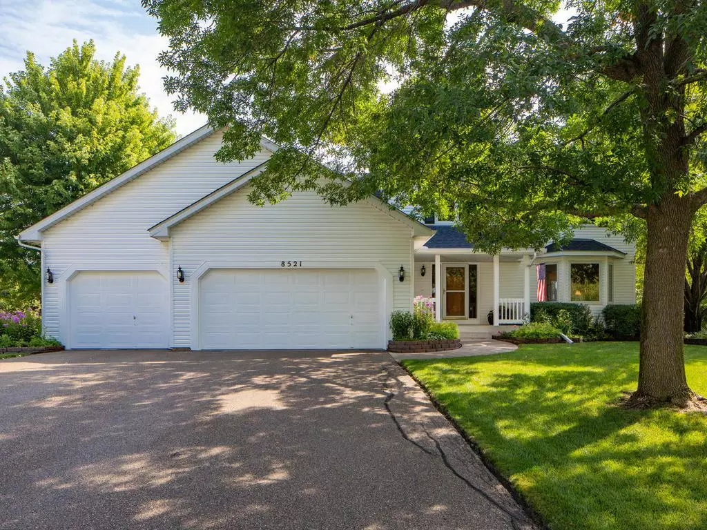 Chanhassen, MN 55317,8521 Spoonbill CIR