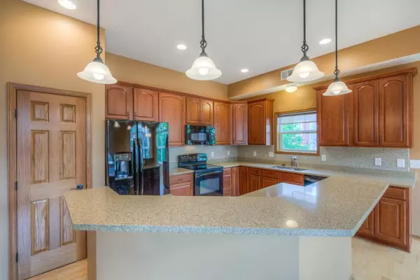 Chanhassen, MN 55317,1846 Plymouth LN #104