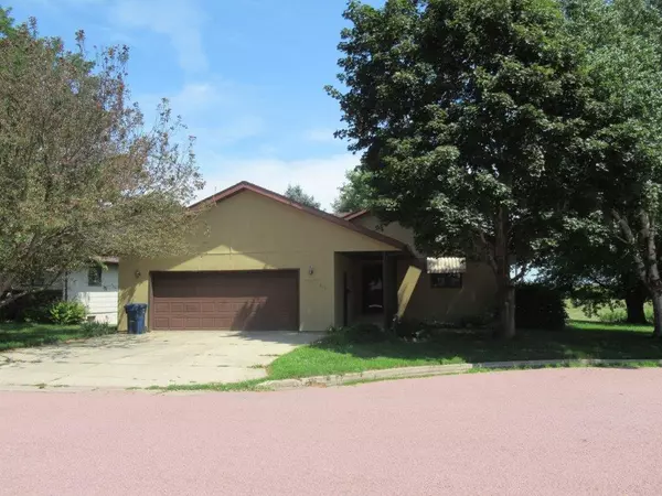 603 S Elizabeth AVE, Hills, MN 56138