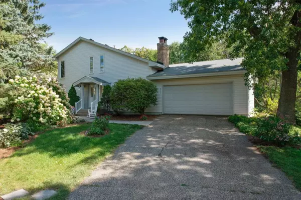 3210 Pilgrim LN N, Plymouth, MN 55441