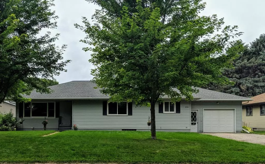 Nicollet, MN 56074,806 Elm ST