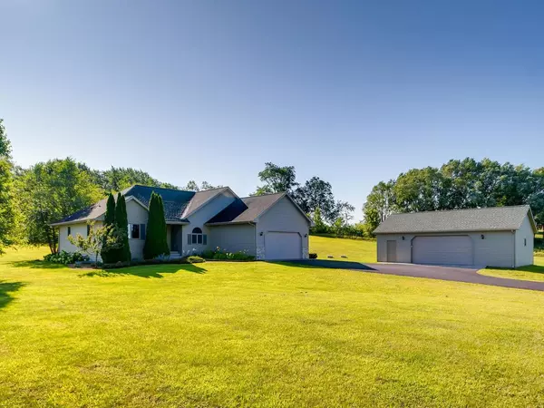 1827 Winding Trail RD, New Richmond, WI 54017