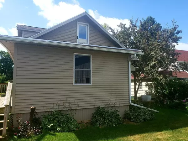 Spring Grove, MN 55974,307 1st ST NE