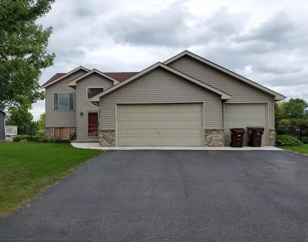 1711 Coney LN, Waconia, MN 55387