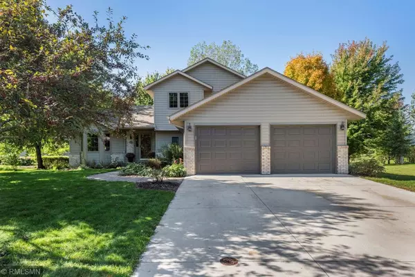 1011 Sugarbush LN, Waconia, MN 55387