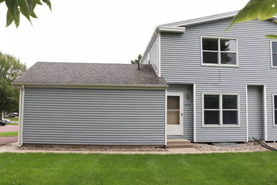 2015 Haughton AVE, North Mankato, MN 56003