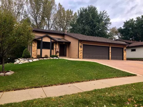 1557 Covington LN, Eagan, MN 55122