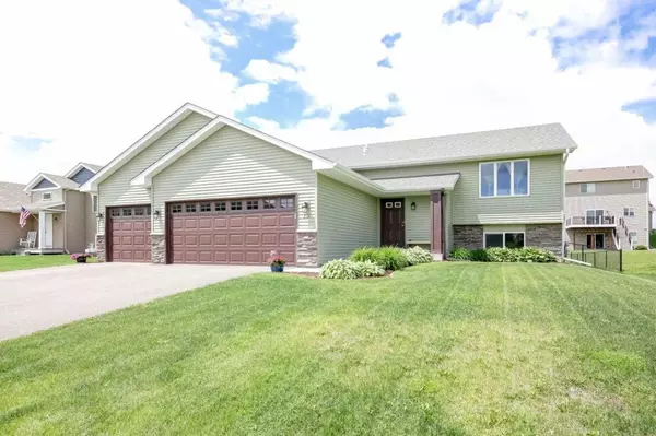 271 Greenway DR, Delano, MN 55328