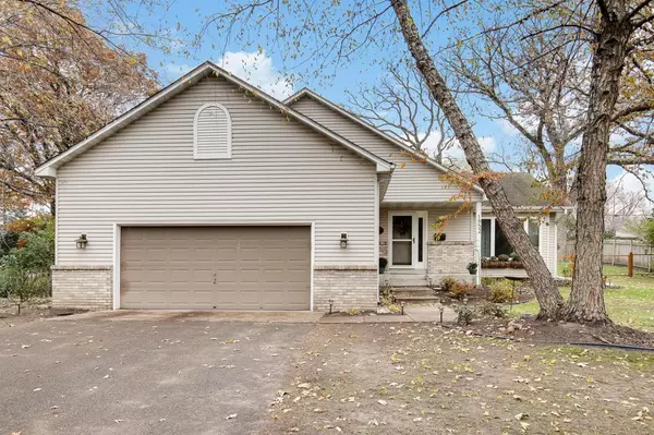 1952 Eustis ST N, Lauderdale, MN 55113