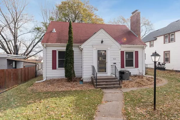 928 Livingston AVE, West Saint Paul, MN 55118