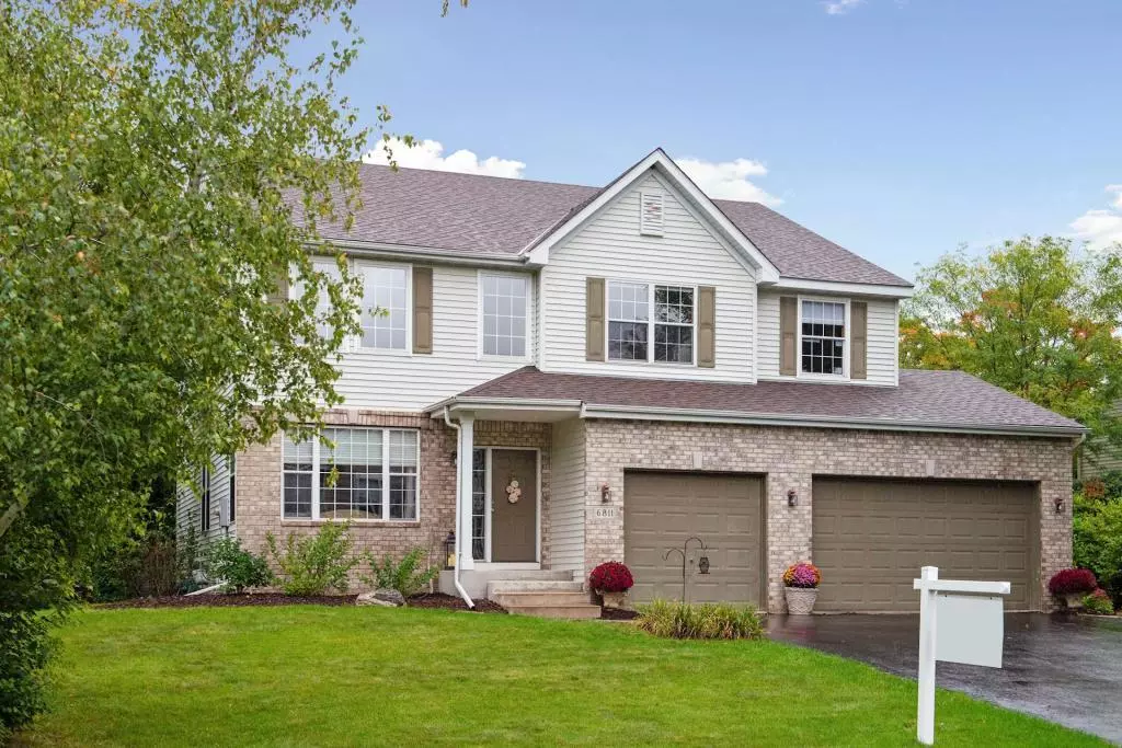 Chanhassen, MN 55317,6811 Briarwood CT