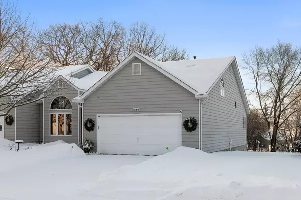 837 Southcross DR E, Burnsville, MN 55306