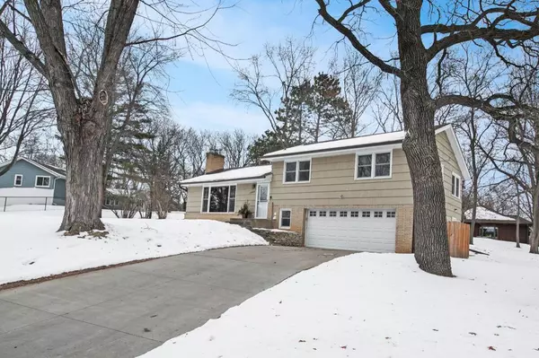 15904 S Eden DR, Eden Prairie, MN 55346