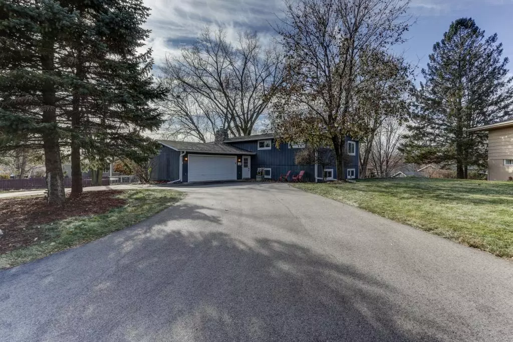 Eden Prairie, MN 55346,14323 Golf View DR