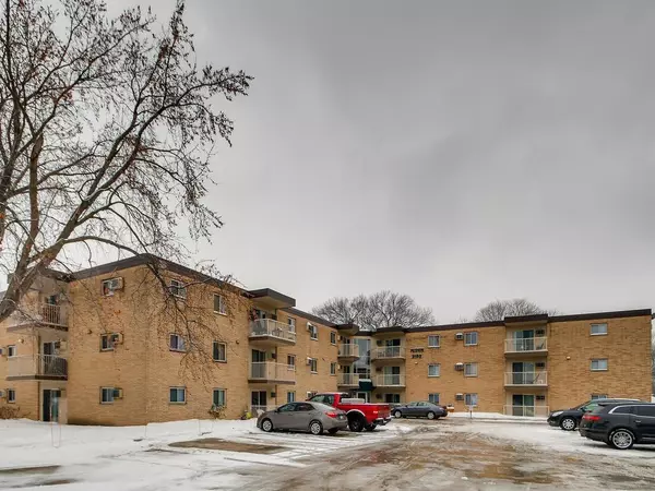 3153 Old Highway 8 #107, Roseville, MN 55418