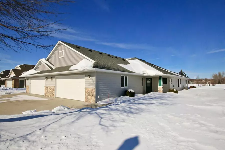 279 Ottawa AVE SE, Hutchinson, MN 55350