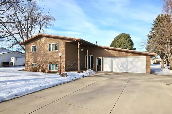 637 David AVE, Hamburg, MN 55339